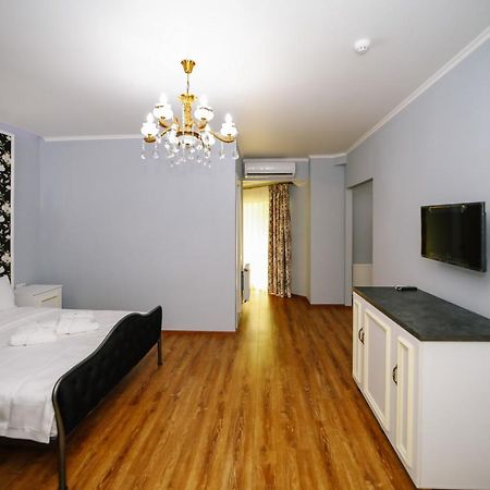 Rose Hotel Vake Тбилиси Экстерьер фото