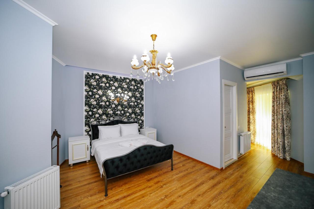 Rose Hotel Vake Тбилиси Экстерьер фото
