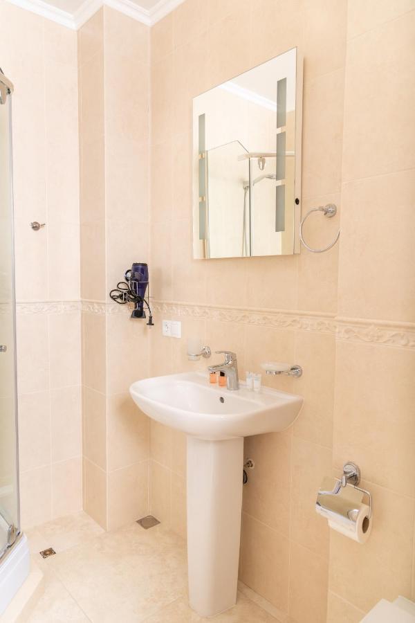 Rose Hotel Vake Тбилиси Экстерьер фото