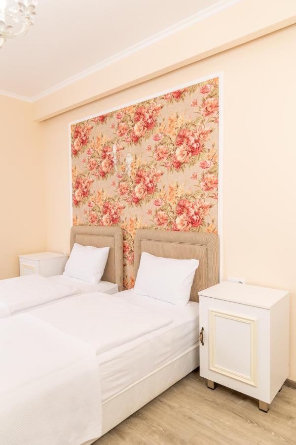Rose Hotel Vake Тбилиси Экстерьер фото